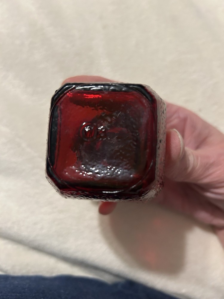 Vintage ruby red apothecary jar With A Textured Finish And Lid With Star Pattern