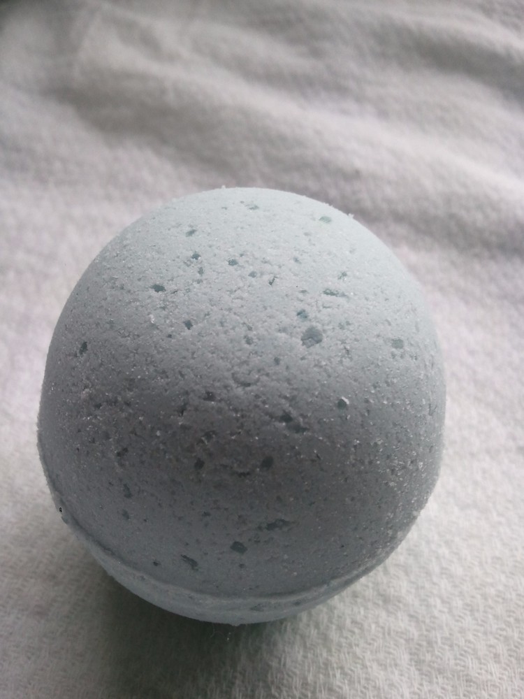 25 Sampler pack bath bombs 2.25 oz each, ultra-moisturizing, random fragrances
