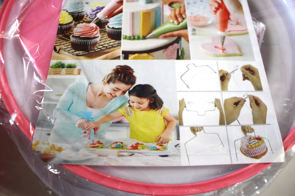 CAKE TURNTABLE SET ROTATES 360* DIAMETER 11" / 28CM WHITE/ PINK