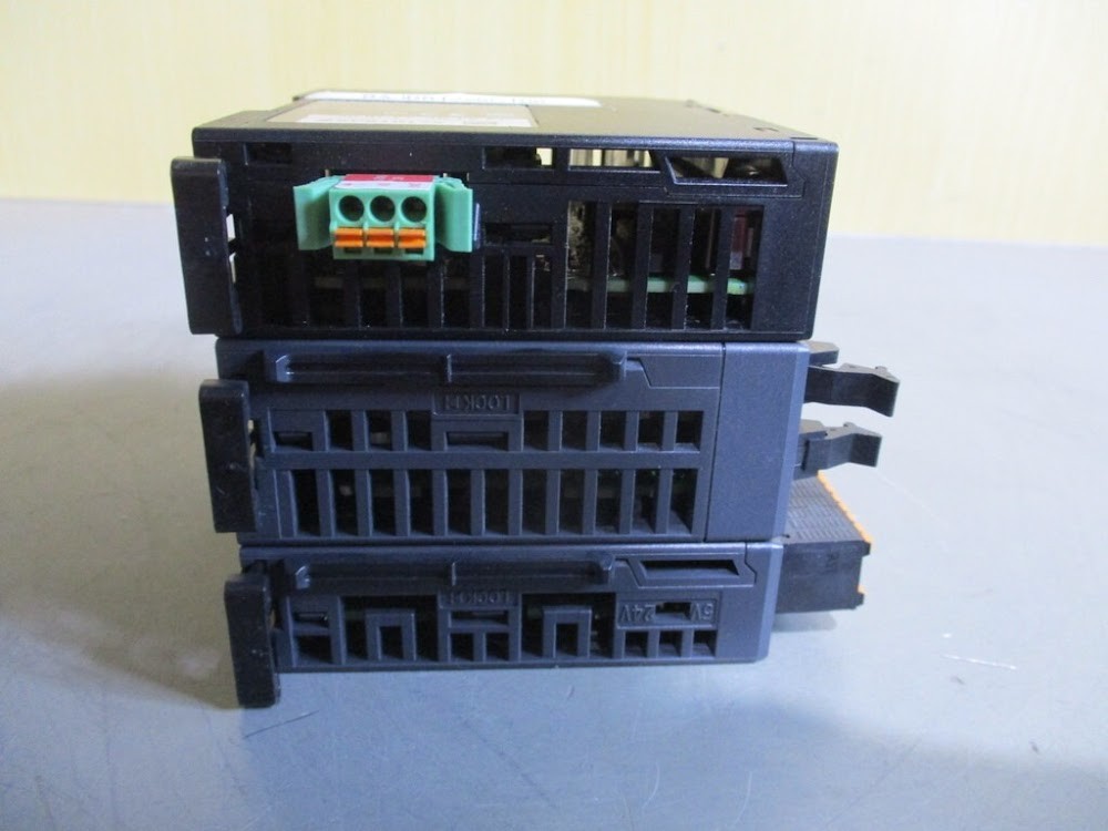 KEYENCE KV-EP02 KV-NC32EXT KV-NC16EXE PLC Modules Set USED
