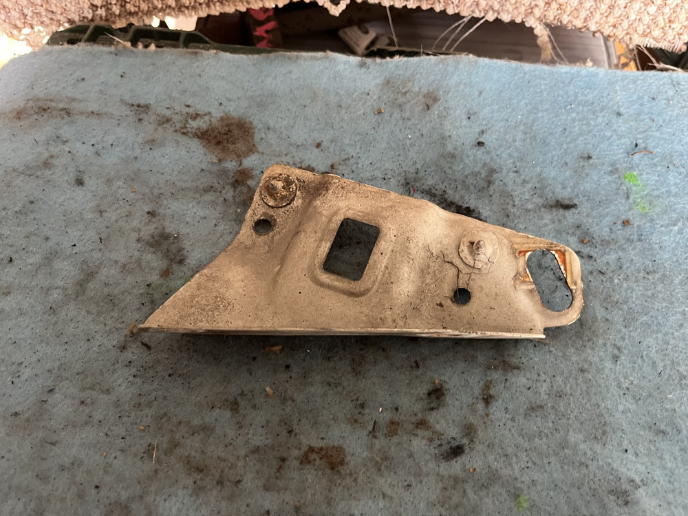 Fiat 500 Driver Offside Wing Bracket #006