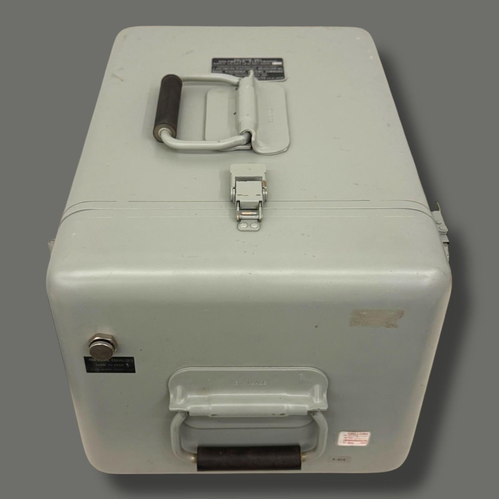 AUL Instruments Naval Electronic Systems Command AN/USM-381 Voltmeter ME-440