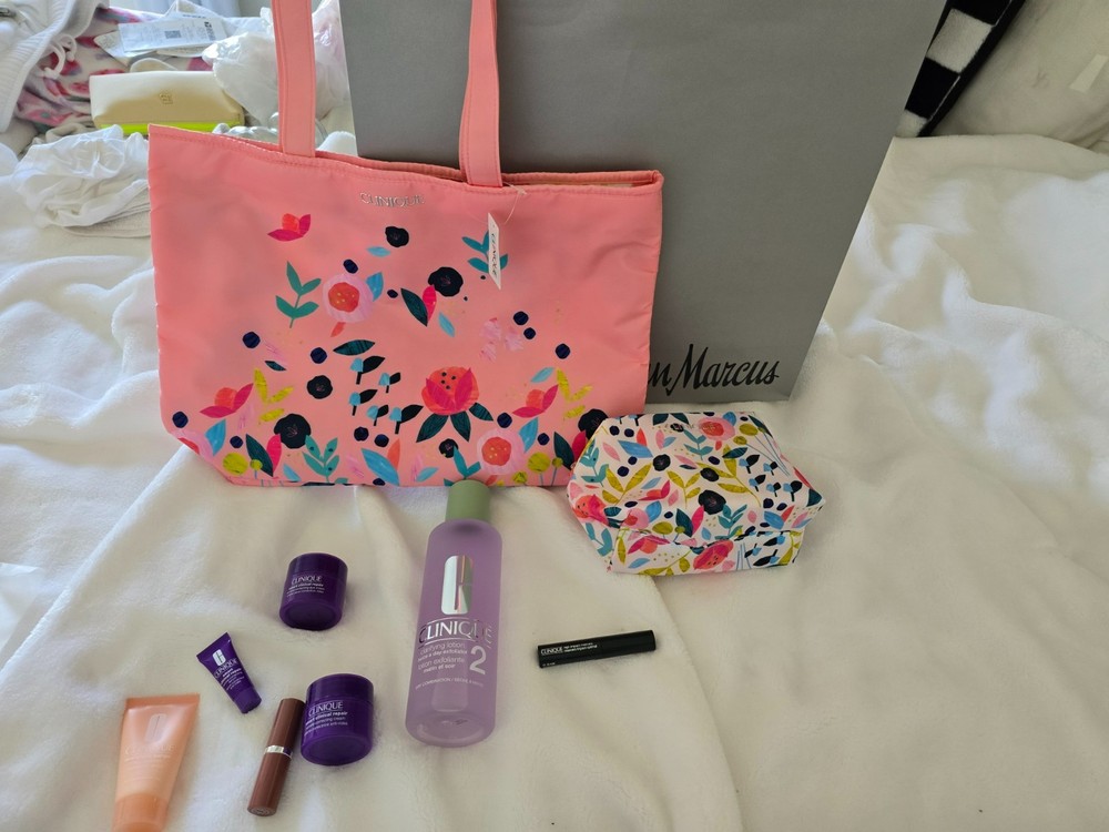 Neiman Marcus Clinique Beaute Easter VIP Client Ltd Ed SET w/ Bag Last One!