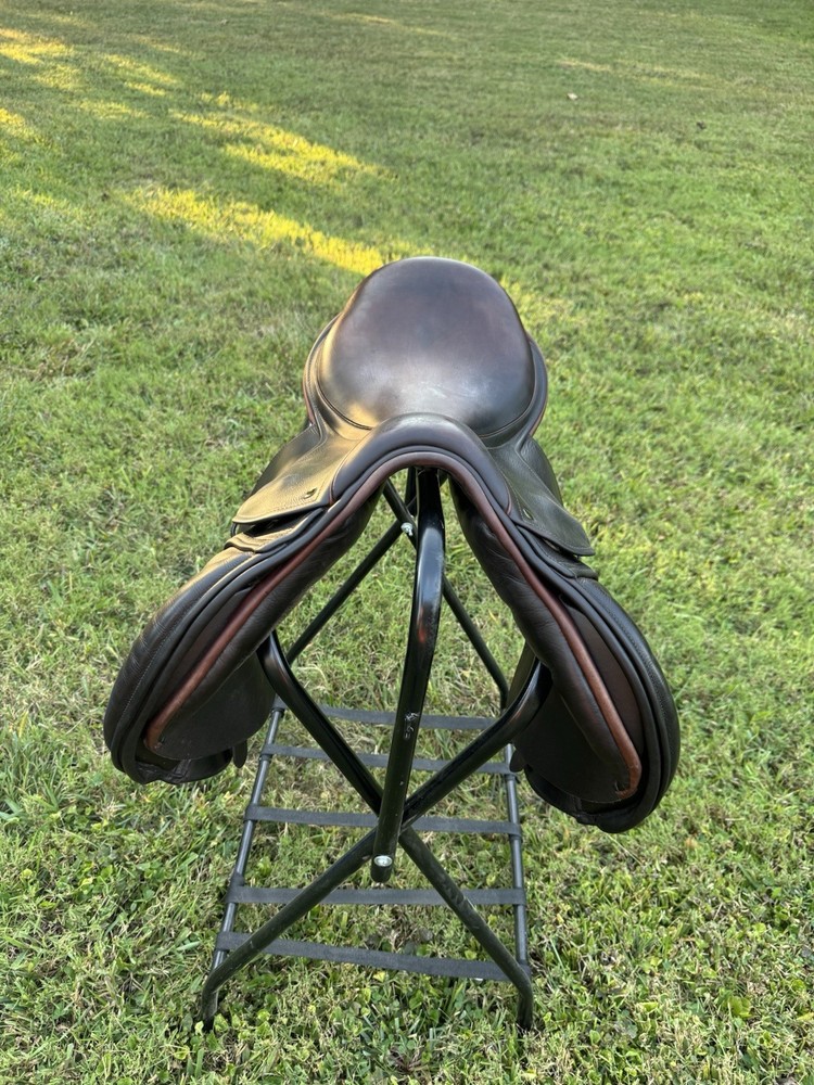 2017 COUNTY SOLUTION HJ 17.5 FORWARD FLAP JUMP SADDLE