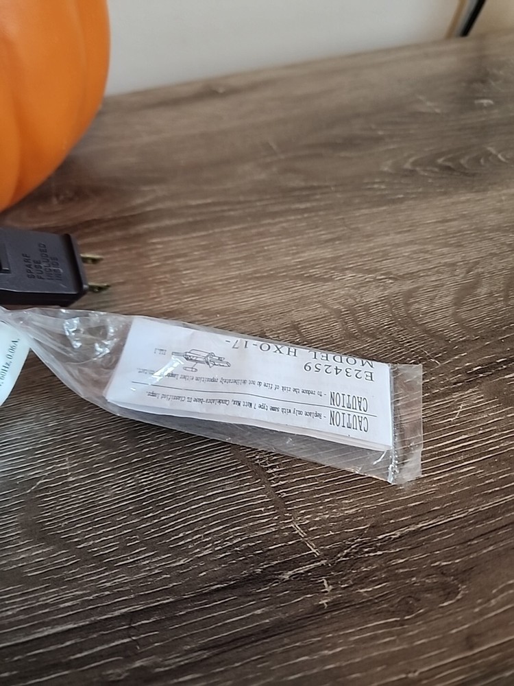 2014 Hello kitty blowmold Pumpkin Halloween Decor Works