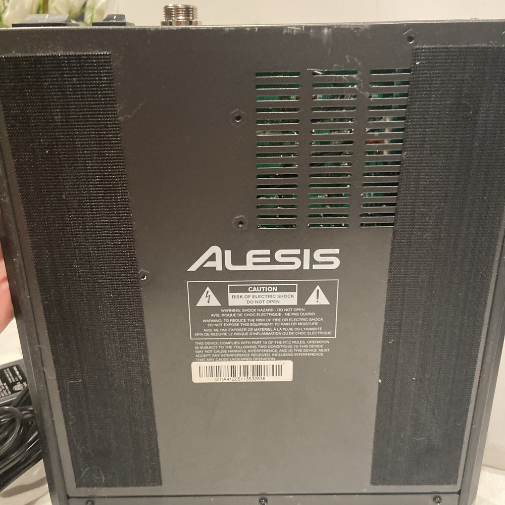 Alesis MultiMix 8 USB FX With Power Cord