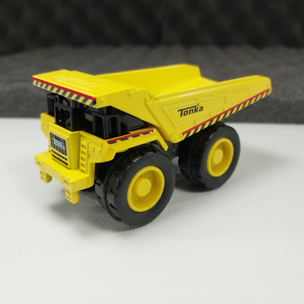 Basic Fun 2020 TONKA Dump Truck Hasbro 1:64 Construction Toy