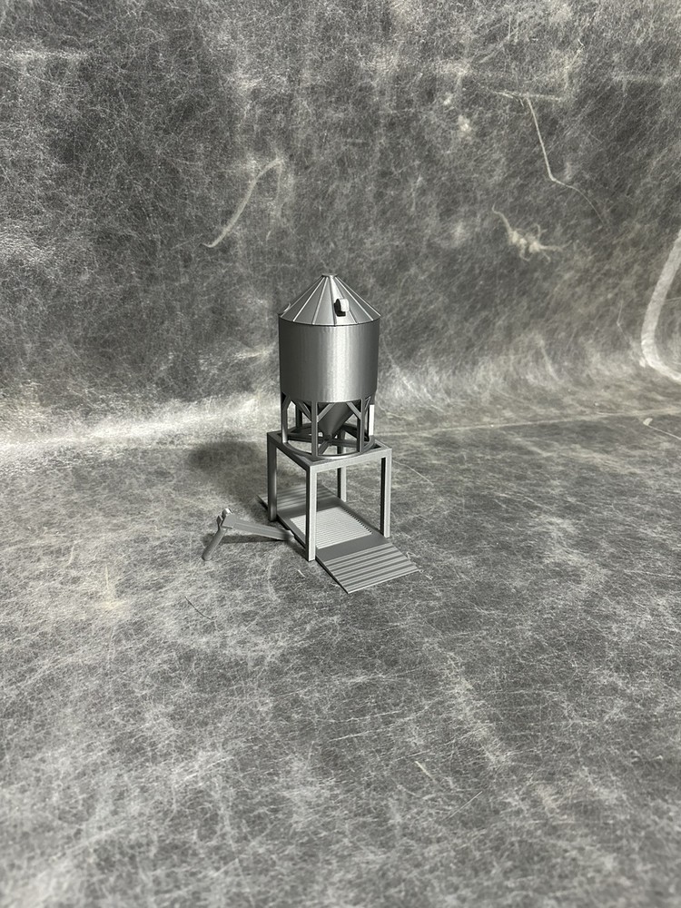 Grain bin with Unload Ramp