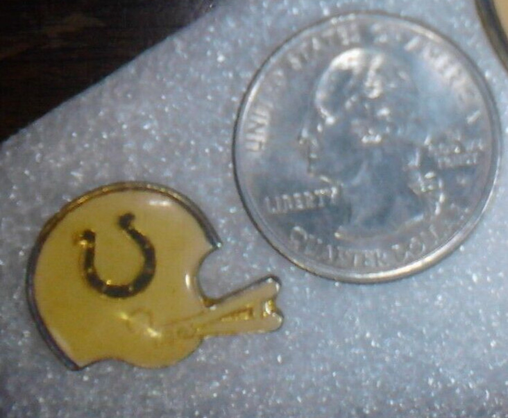 Indianapolis Colts hat / lapel pin