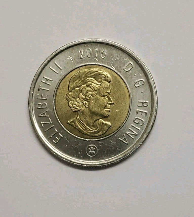 2010  CANADA 2 DOLLAR TOONIE 16  Serrations