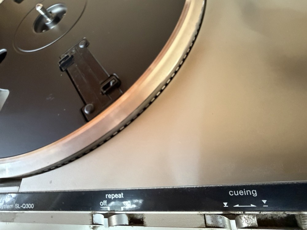 Technics SL-Q300 Automatic Direct Drive Turntable (POWERS ON- SPINS) For Parts