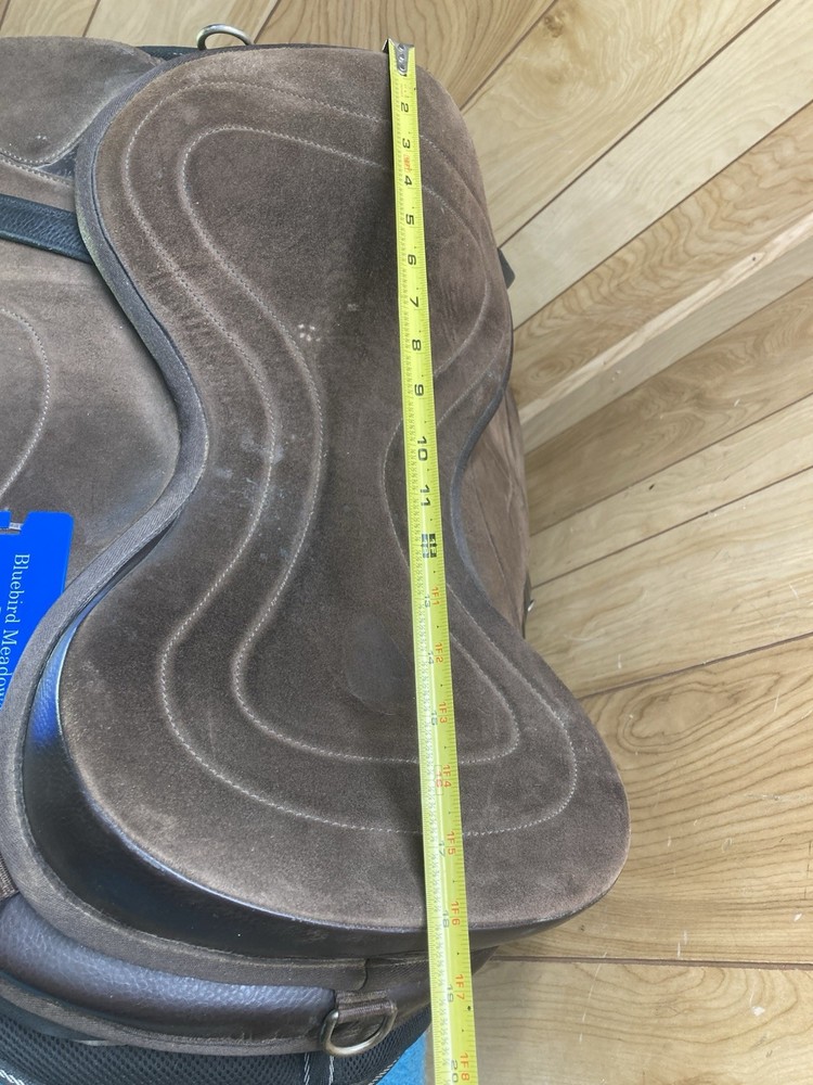 Freeform Treeless English Saddle 18 Inch