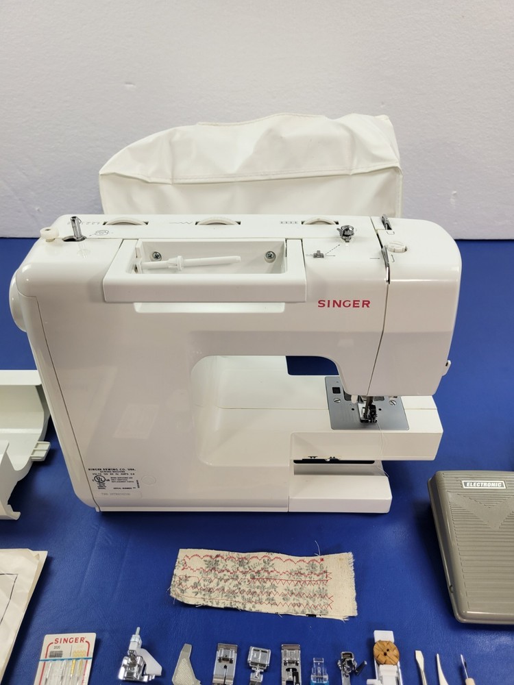 Nice Singer 7380 Quantum Quilter Sewing Machine SERVICED!