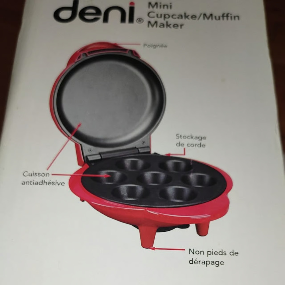Deni Mini Red Cupcake/Muffin Maker, open box, used