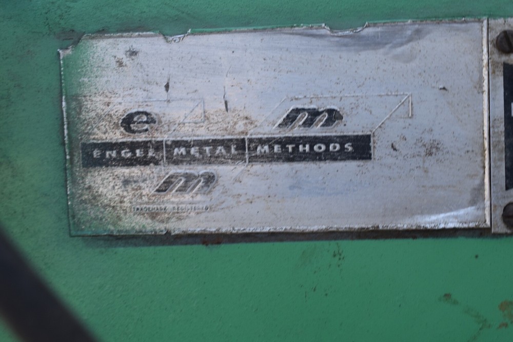 Engel Edgenotcher Model 750