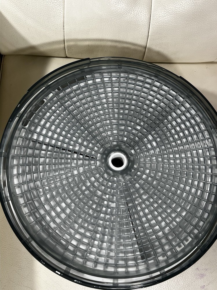 MAGIC CHEF FOOD DEHYDRATOR W/ 5 STACKABLE TRAYS!
