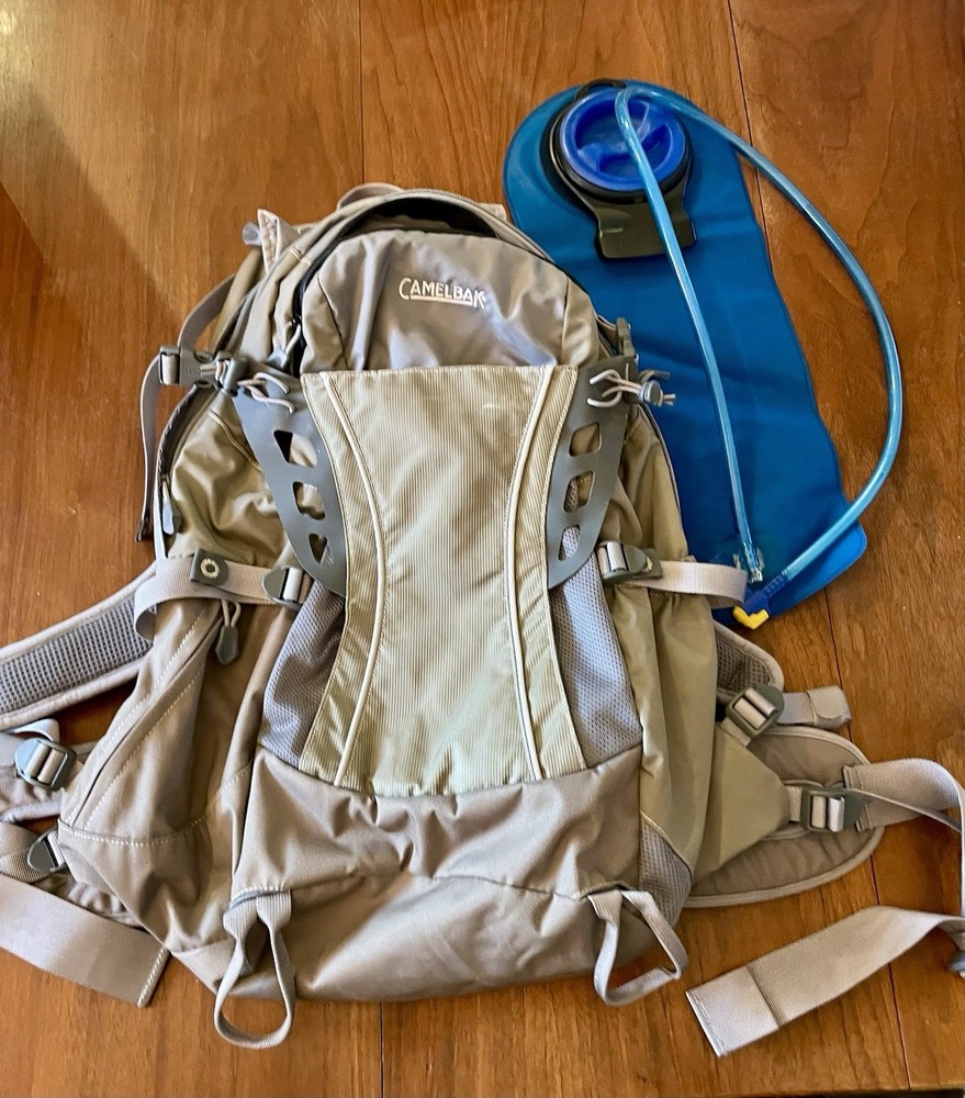 CamelBak M.U.L.E. Hydration Backpack D² Fit Air Director Desert Tan Pack Bladder