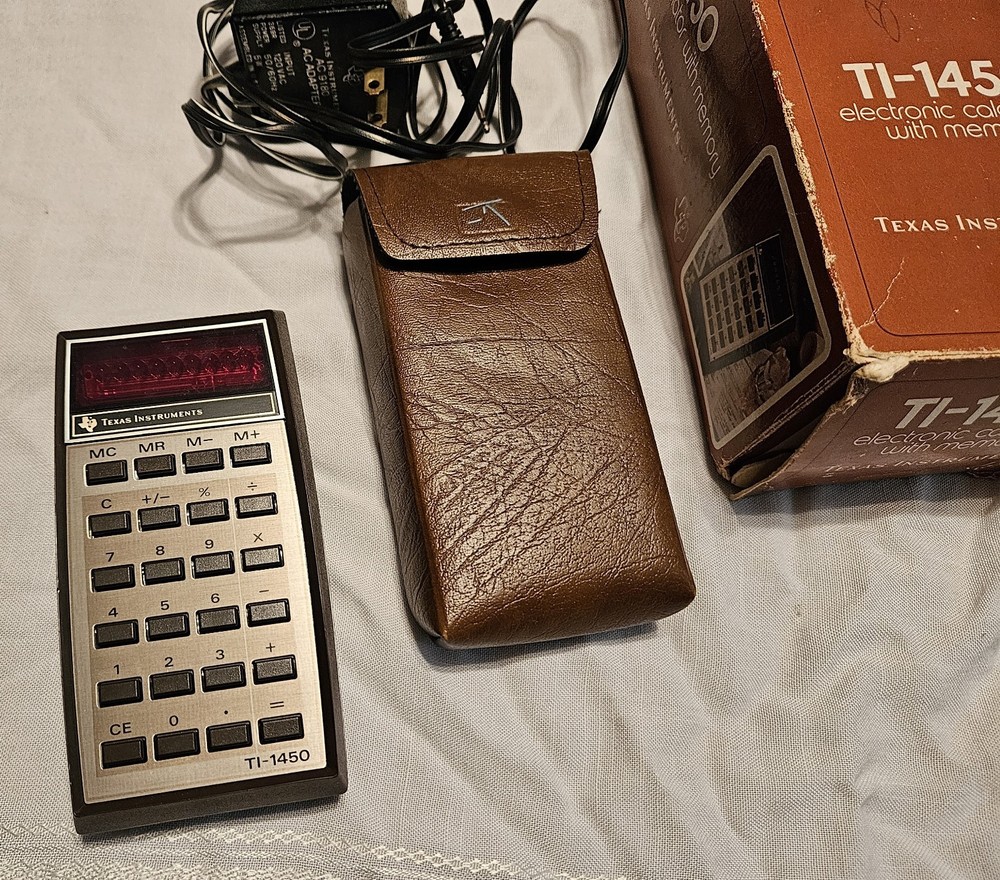 1976 Texas Instruments TI-1450 Calculator Working with Adapter & case