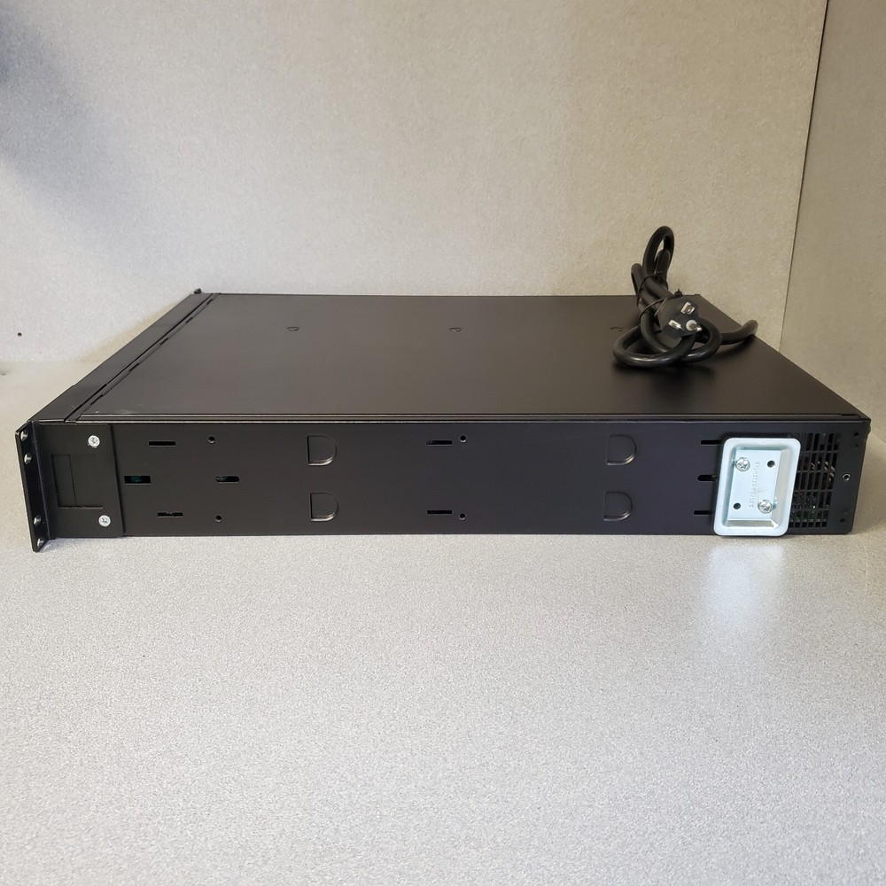 APC SURTA2000XL UPS Extremely nice condition (rackmount no rails or batteries)