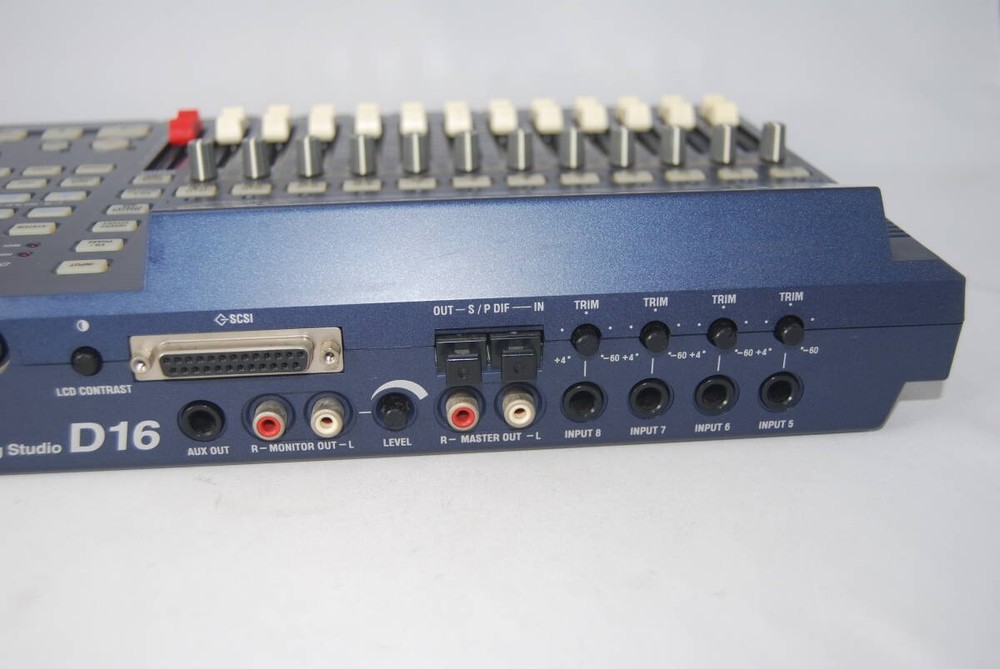 Korg D16 16-Track Digital Recorder