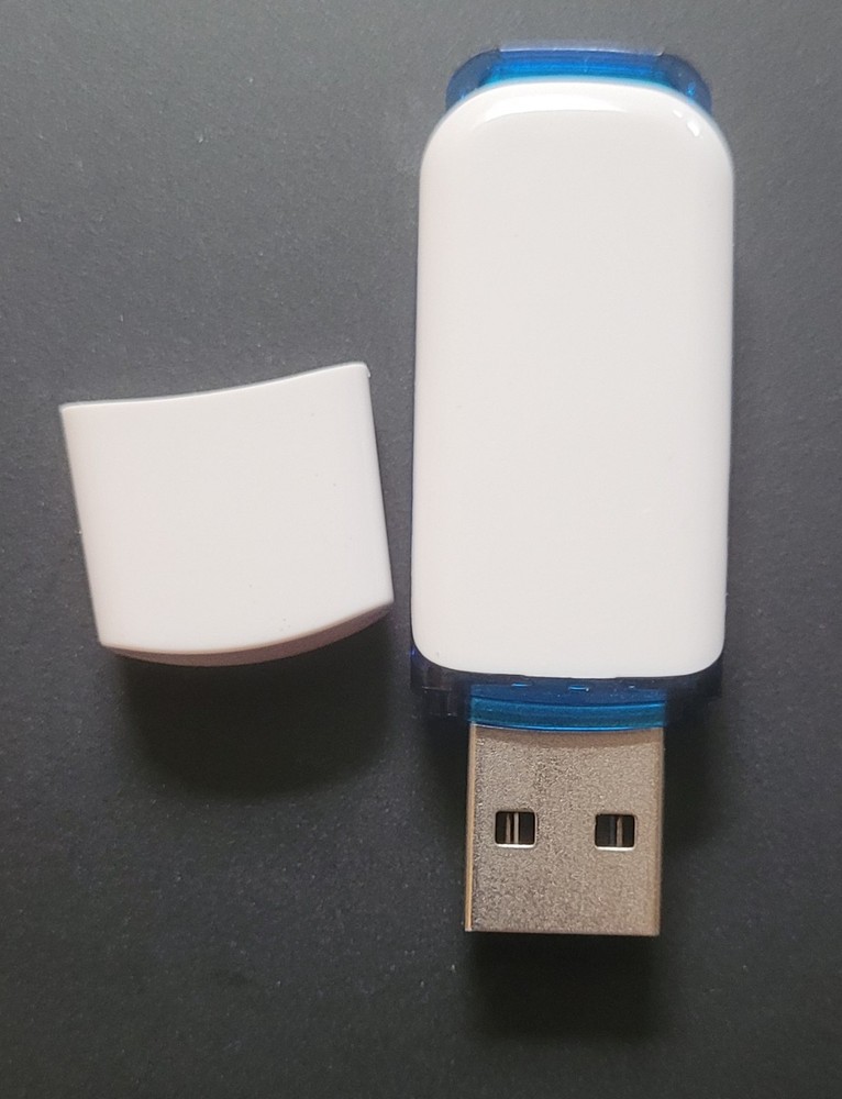 White & Blue USB 2.0 Flash Drive Memory Stick Thumb 16Gb W Cap