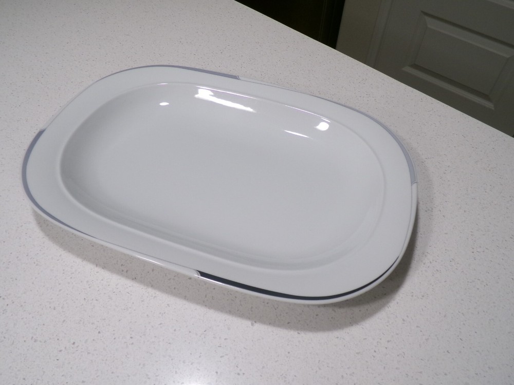 MIKASA PALOMAR OVAL SERVING PLATTER
