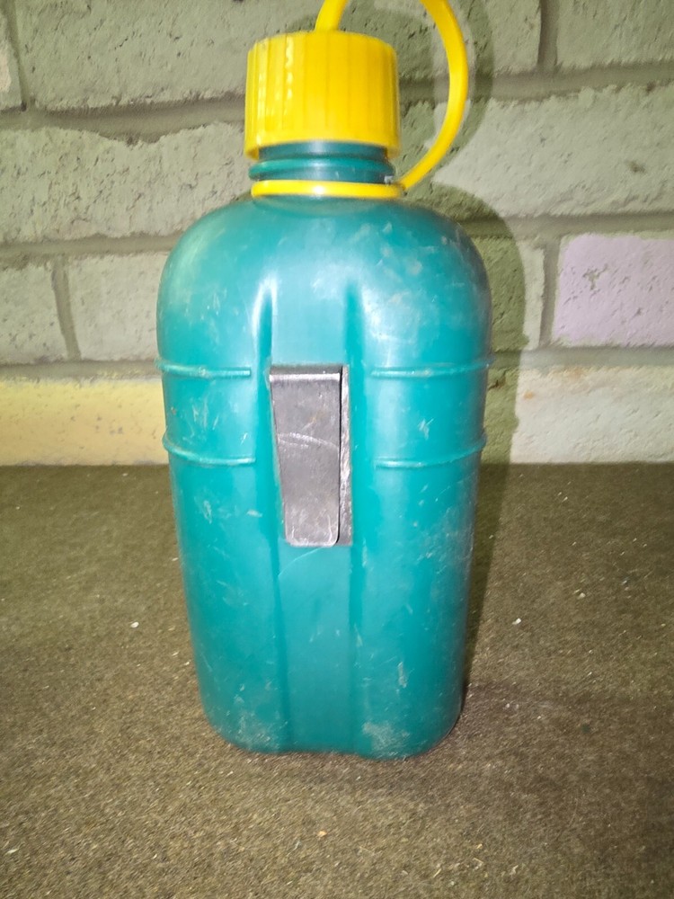 Vintage 1 Quart Green Canteen
