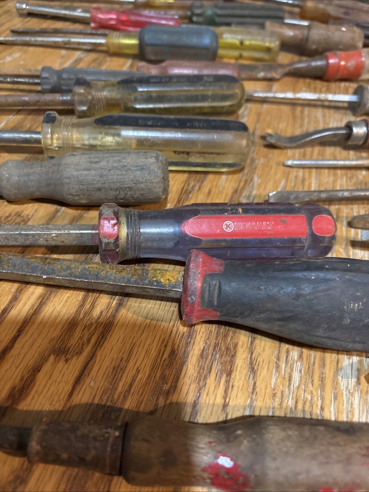HUGE SCREWDRIVER LOT MIXED 82 PIECES TOTAL