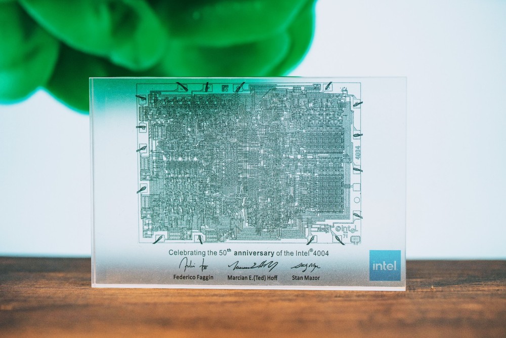Intel 4004 CPU Resin Display, 50th Anniversary Tech Art, Retro Computer Gift