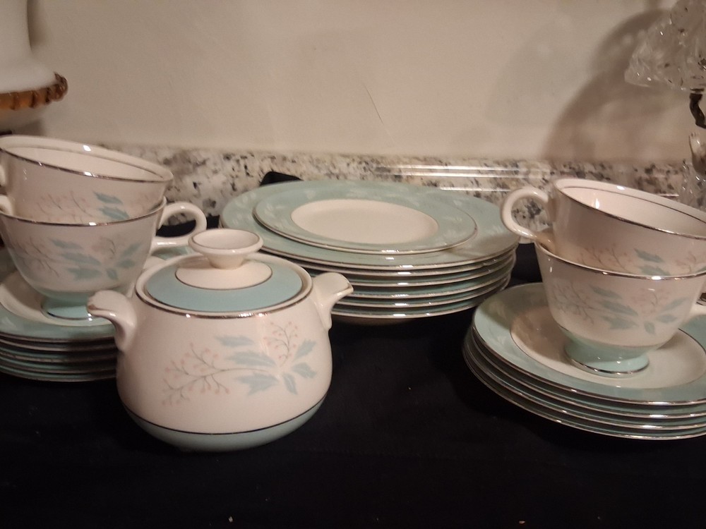 Homer Laughlin Cavalier Eggshell Romance 21Pcs Set