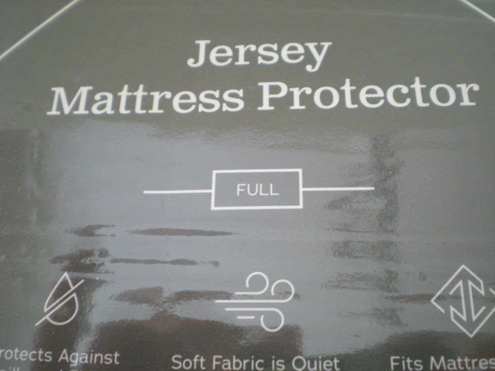 WEEKENDER Fitted Jersey Mattress Protector Choose Size Queen or full