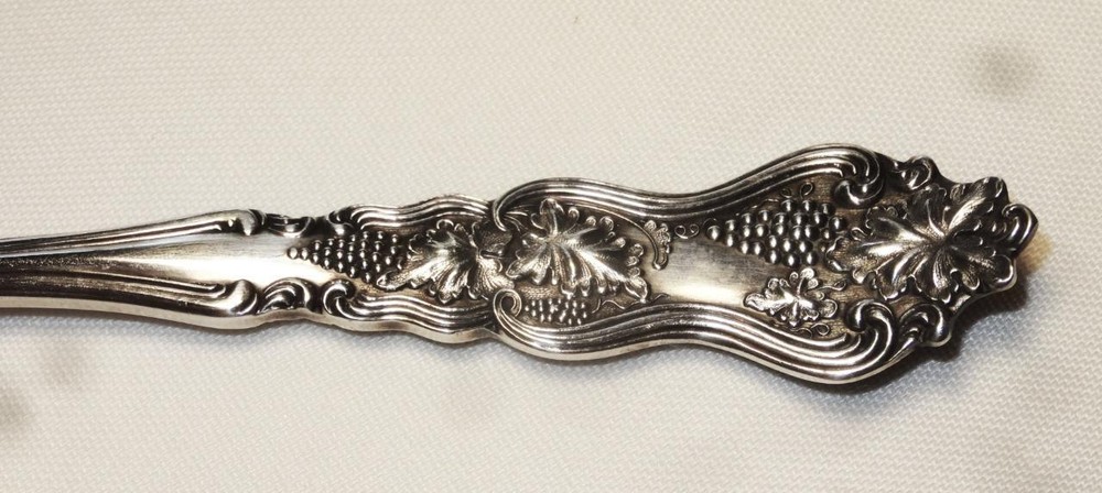 8" LONG SELDOM FOUND MOSELLE PATTERN SILVER PLATED TOMATOE SERVER
