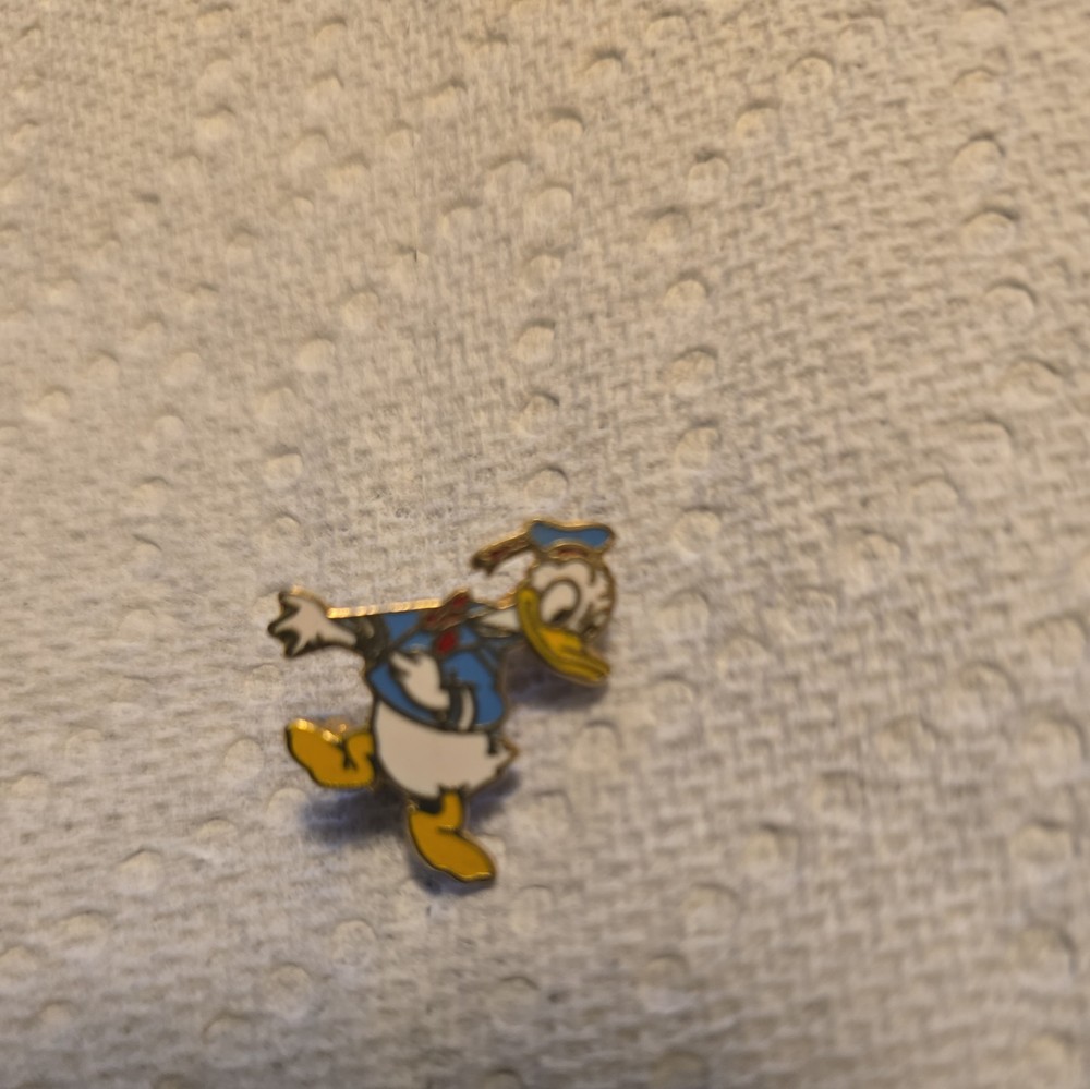 Donald Duck Disney Pin Nice Design