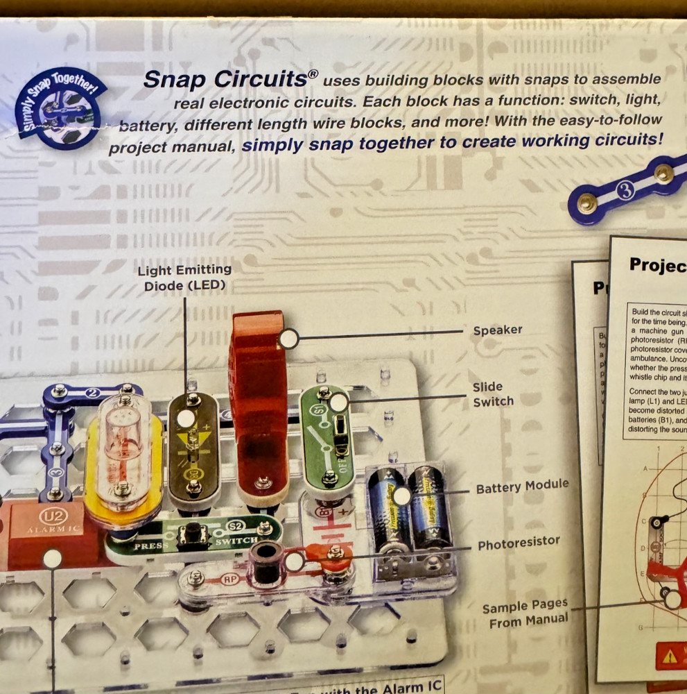 Snap Circuits Junior SC-100 Electronics Kit STEM Elenco Build 100 Projects Compl