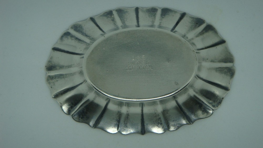 VINTAGE WALLACE STERLING SILVER NUT CANDY DISH "M"
