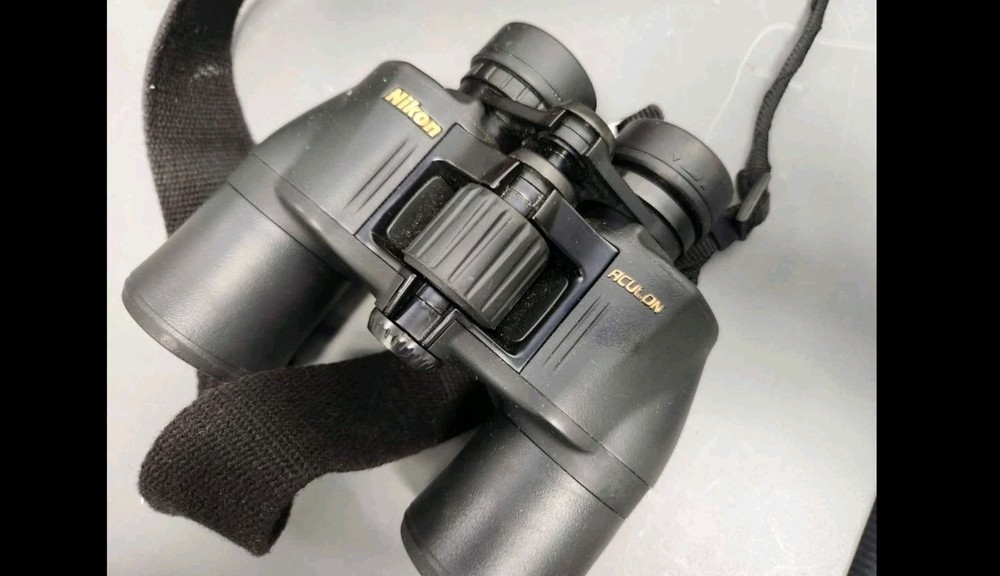 Nikon Aculon A211 8x42 Binoculars