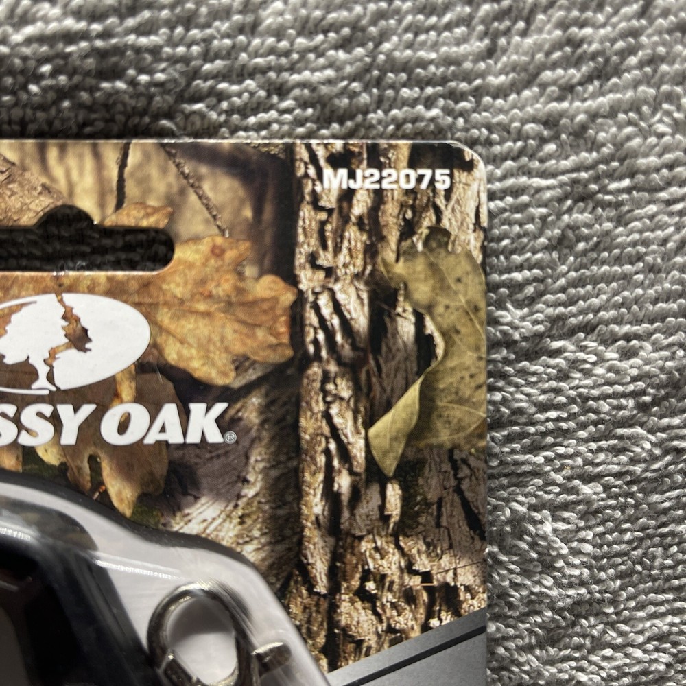 New Mossy Oak Plastic 8" Fish Grip MJ22075