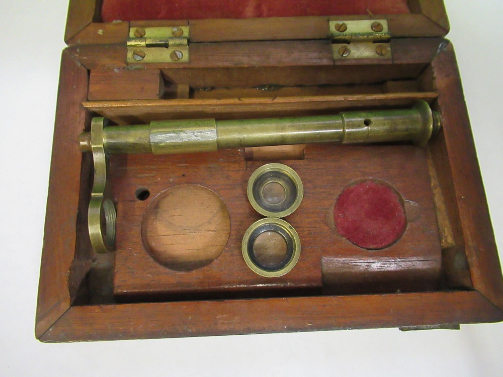 ANTIQUE UNKNOWN BRASS MICROSCOPE + CASE circa 1830 AS PICTURED X6-A-80
