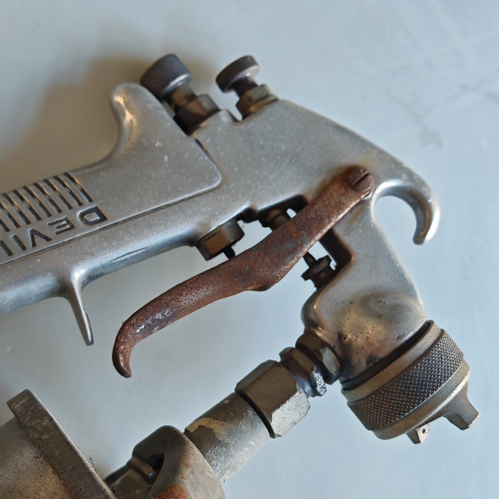 Devilbiss JGA-558 Spray Gun with Pot CB57