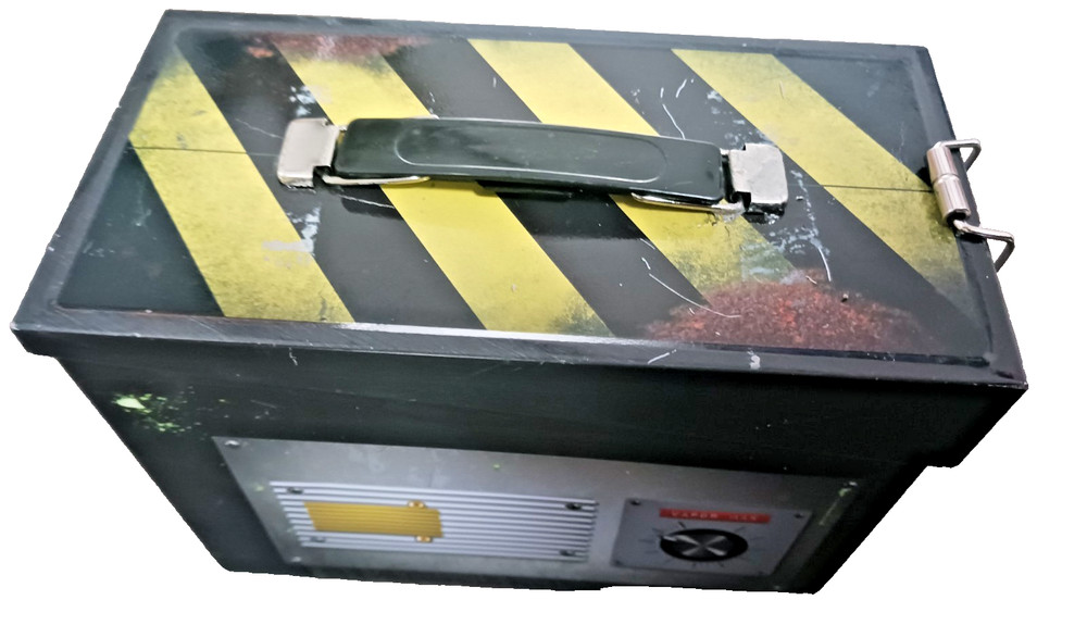 GHOSTBUSTERS GHOST TRAP TIN LUNCHBOX CONTAINER TOY BOX NICE!!!