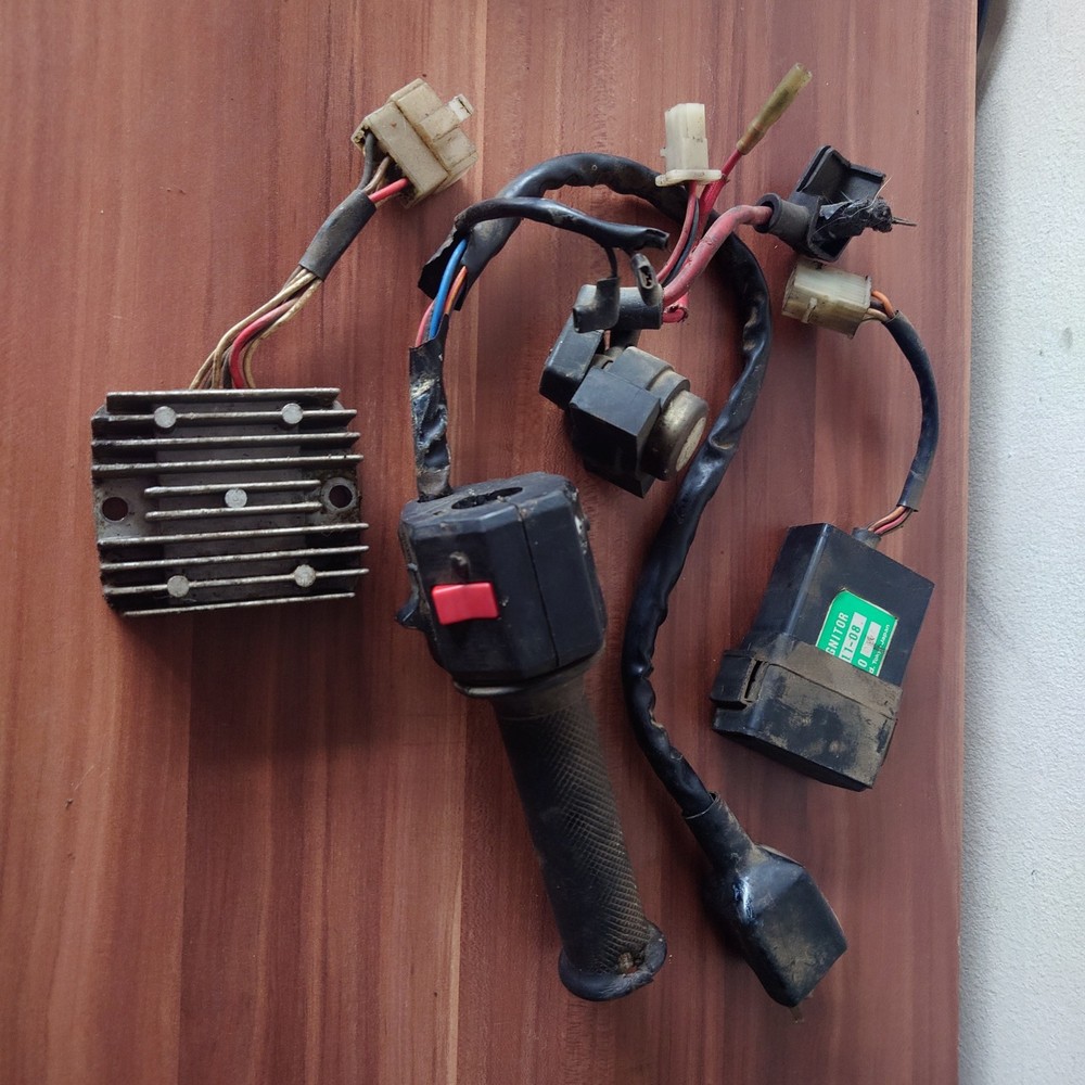 Yamaha SRX 250 RH Switchgear Start Button Lights Engine Kill Switch Unit - Used