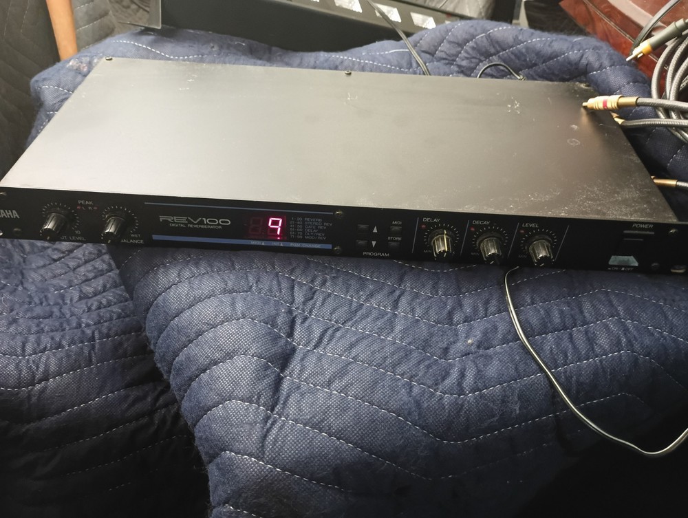 Yamaha REV100 - Digital Reverberator Effect Processor Tested