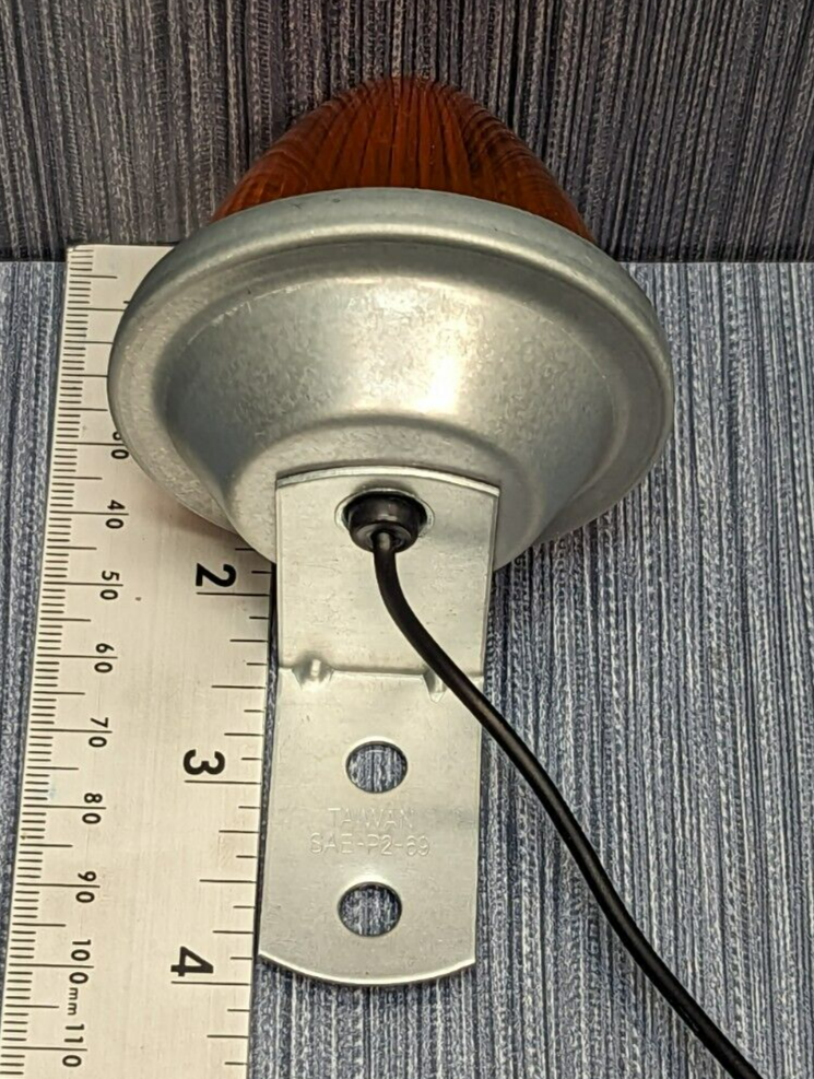 Yellow Markers Beehive Clearance Marker Light (with Fixed-Angle)