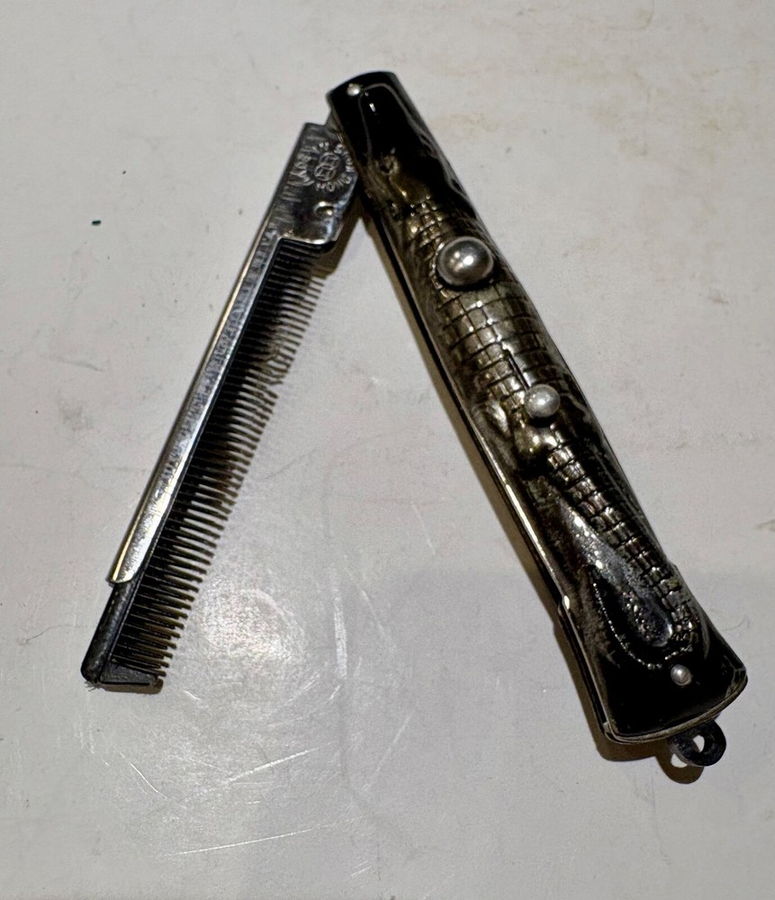 Vintage Alligator 5" Plastic Comb Novelty Switchblade Keychain