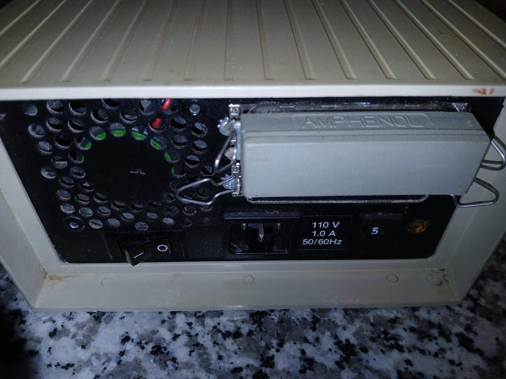 MaxStream 250Q Apple Inc Pre Owned 250MB Tape Backup System
