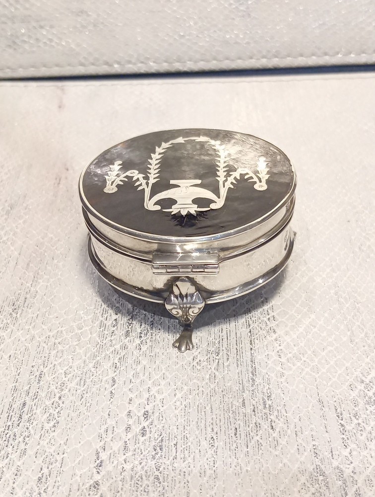 Solid Silver Trinket Box by Charles Boyton & Sons London 1908.