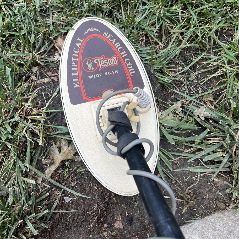 Tesoro Lobo Super TRAQ Metal Detector