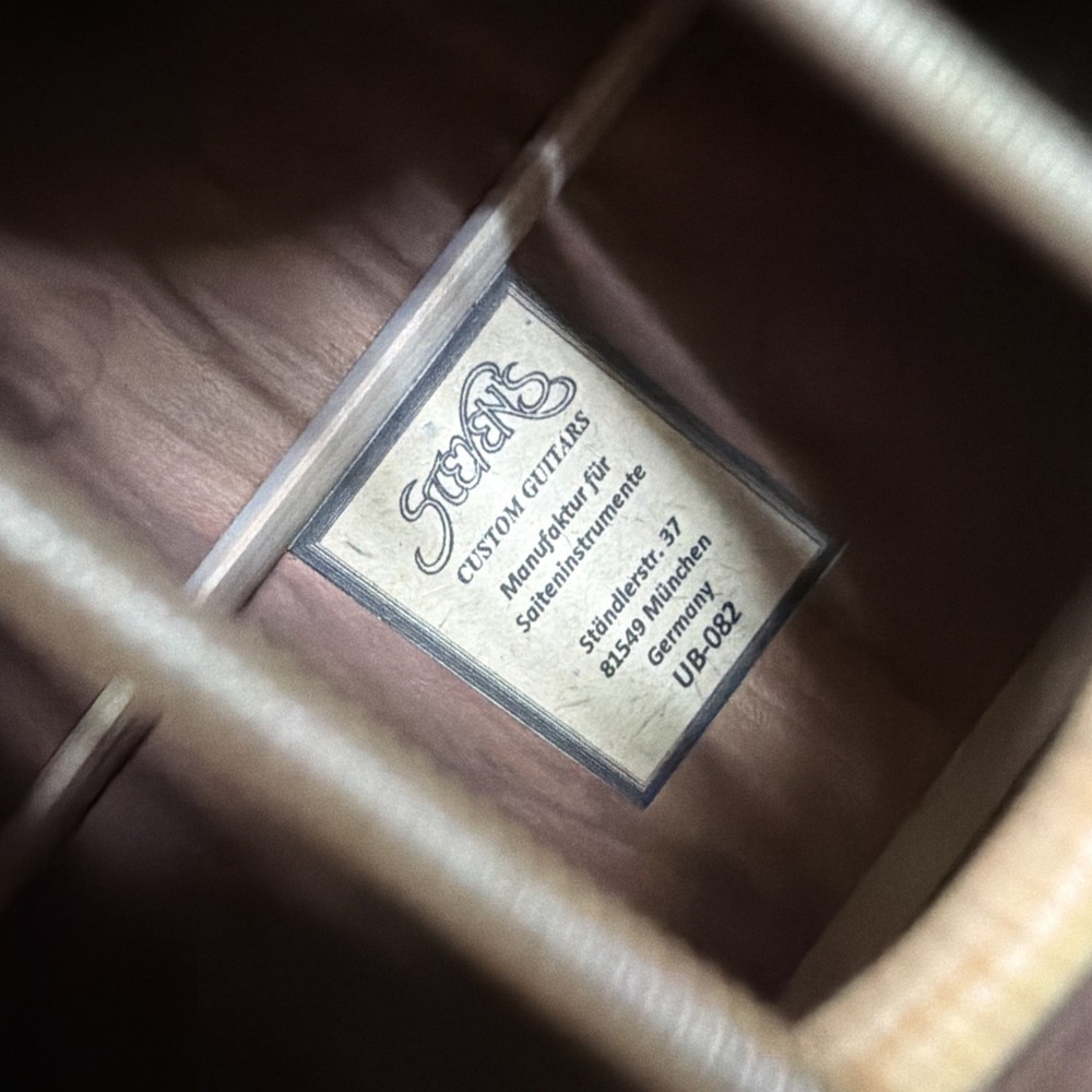 Stevens ukulele bass. UB-082 With Case