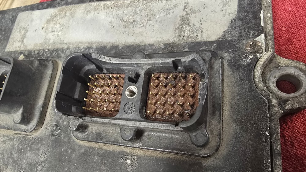 3944105 CUMMINS ISC-8.3 0 ECM ECU (ENGINE) - CORE ONLY