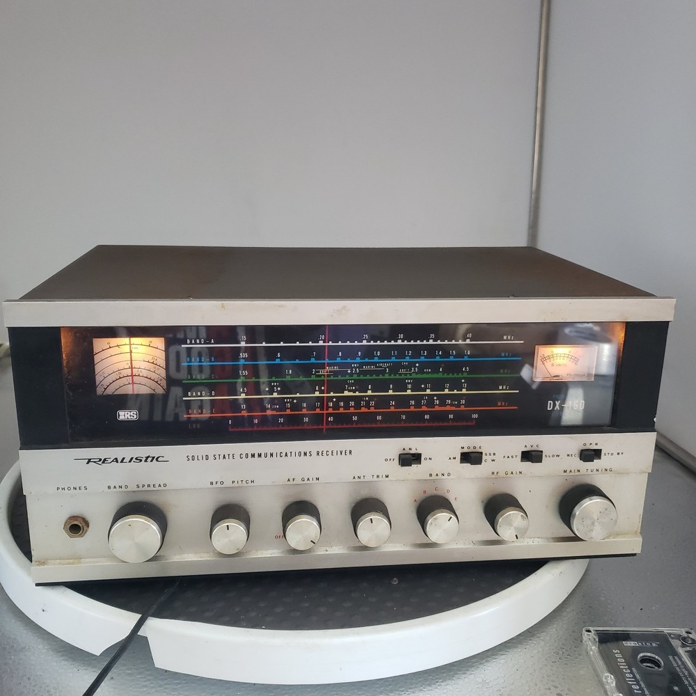 Vintage Realistic DX-160 Solid State Communications Recievers - Tested